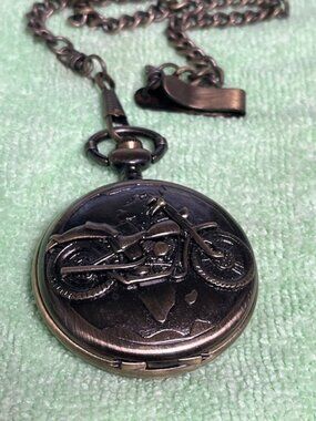 Vintage-Style Round Embossed Motorcycle Pocket Watch w/Chain Gold/Bronze Tone2"